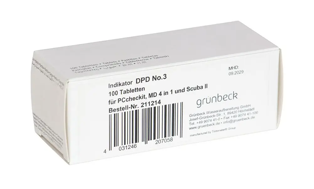Weißer Karton mit Produktinformationen von Grünbeck. Enthält 100 Tabletten für die Wasseranalyse. Sichtbares Barcode-Element, Haltbarkeitsdatum bis 09/2029.